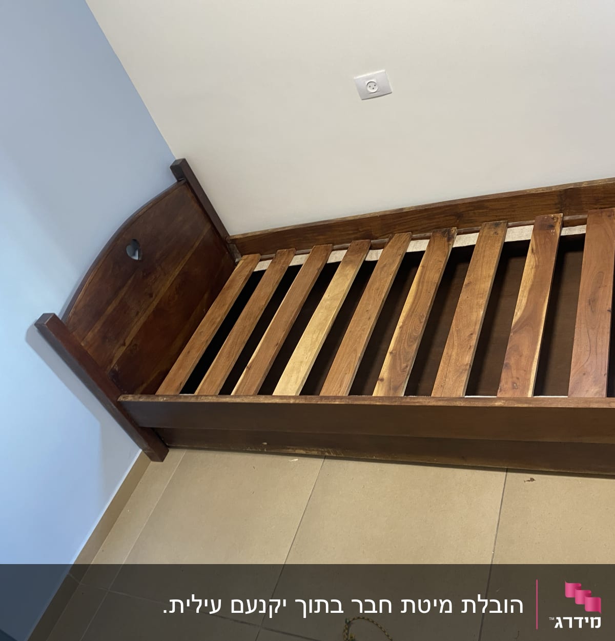הובלת מיטת חבר בתוך יקנעם עילית. 